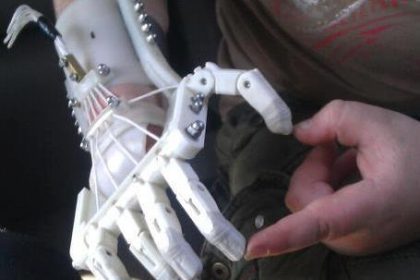 robohand-indiegogo-3d-printed-hand-2[1].jpg
